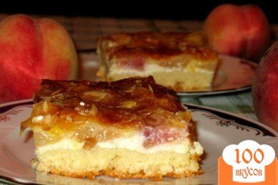 Фото рецепта: «Пирог с творогом и свежими персиками»