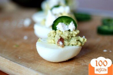Фото рецепта: «Фаршированные яйца с авокадо»