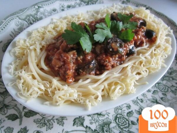 Фото рецепта: «Спагетти с мясным фаршем и маслинами»