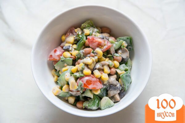Фото рецепта: «Салат с фасолью, сладкой кукурузой и грибами»