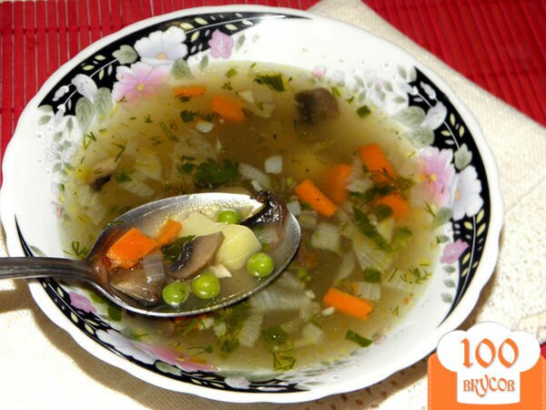 Фото рецепта: «Куриный суп с зеленым горошком и грибами»