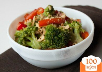Фото рецепта: «Теплый салат из перца и брокколи»