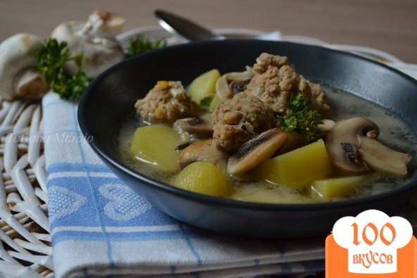 Фото рецепта: «Грибной суп с фрикадельками из мяса и гороха нут»