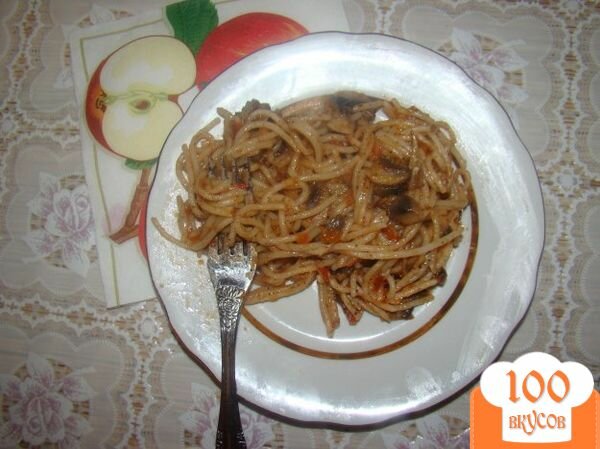 Фото рецепта: «Спагетти с грибами и помидорами»