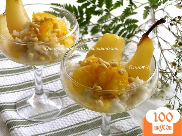 Фото рецепта: «Рисовый пудинг в кокосовых сливках с грушей, апельсиновым соусом и кедровыми орешками»