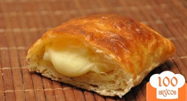 Фото рецепта: «Слоеные пирожки с сыром»