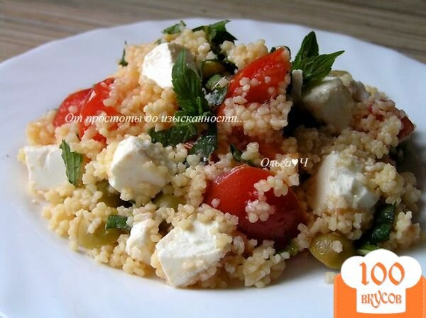 Фото рецепта: «Мятный салат из кускуса с помидорами, фетой и оливками»