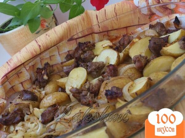 Фото рецепта: «Свинина в чесночном маринаде с картофелем в духовке»