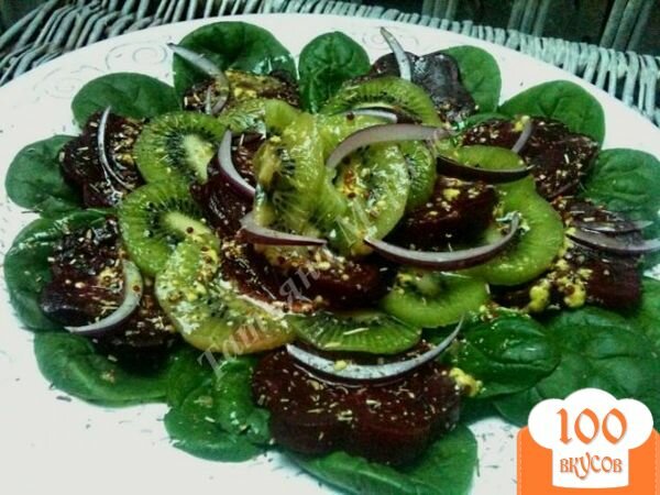 Фото рецепта: «Салат со свеклой и киви»
