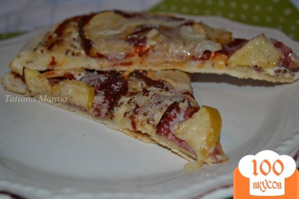 Фото рецепта: «Пицца с бастурмой и яблоком»