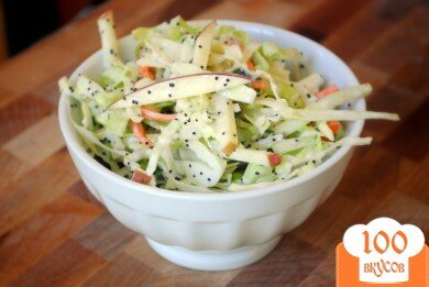 Фото рецепта: «Салат из капусты и яблок с маком»