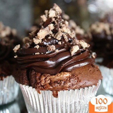 Фото рецепта: «Шоколадные кексы с конфетами»
