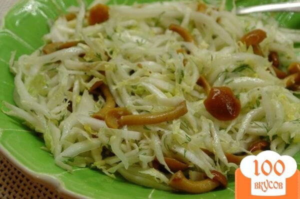 Фото рецепта: «Салат из пекинской капусты с опятами»