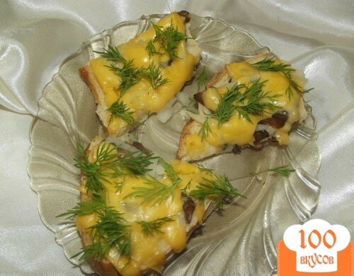 Фото рецепта: «Горячие бутерброды с маринованными грибами»