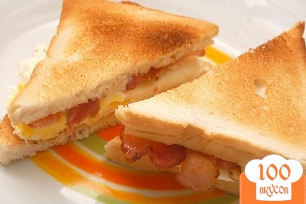 Фото рецепта: «Сэндвич с беконом и яйцом»