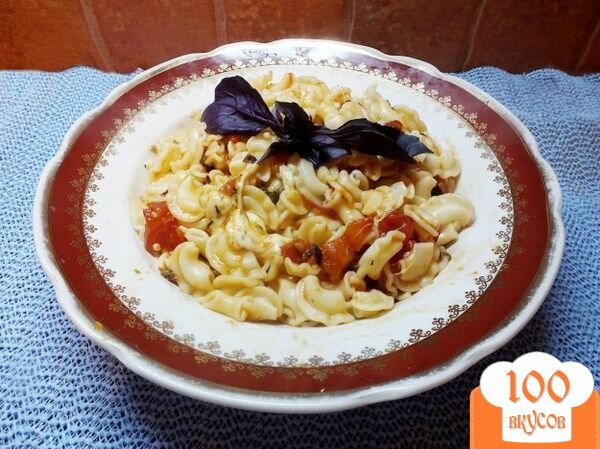 Фото рецепта: «Паста с сыром сулугуни под базиликово-помидорным соусом»