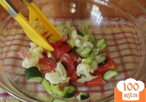 Фото рецепта: «Овощной салат с сардельками»