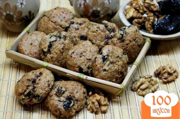 Фото рецепта: «Печенье на подсолнечном масле с черносливом и грецкими орехами»