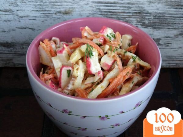 Фото рецепта: «Салат с корейской морковкой, омлетом и крабовыми палочками»