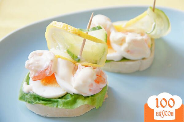 Фото рецепта: «Бутерброды с креветками и яйцом»