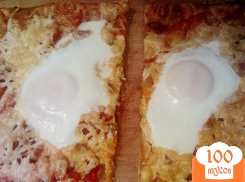 Фото рецепта: «Пицца на кислой сметане с яйцом»