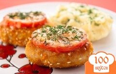 Фото рецепта: Котлеты с сыром и помидорами