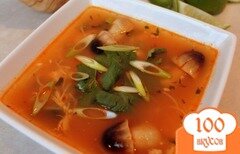 Фото рецепта: Куриный суп с лапшой, грибами и карри.