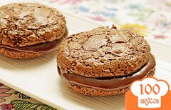 Фото рецепта: Миндальное печенье «Макарон» с шоколадной начинкой