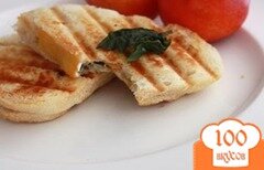 Фото рецепта: Сэндвич с ветчиной, сыром и нектарином
