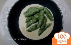 Фото рецепта: Шпинатовые клецки с сырным соусом