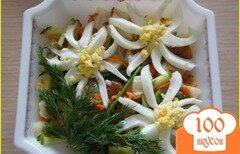 Фото рецепта: Салат с копченым кальмаром