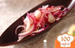 Фото рецепта: «Салатный лук, маринованный в кисло-сладком соусе»