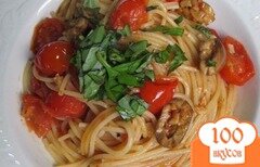 Фото рецепта: Спагетти с томатами и оливками