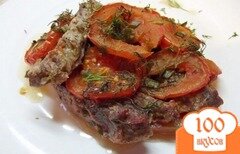 Фото рецепта: Мясо запеченное с помидорами
