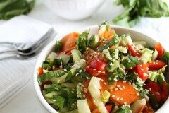 Фото рецепта: Салат с бок чой и кунжутом под соевым соусом