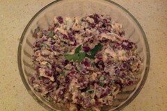 Фото рецепта: Пикантный салат с красной консервированной фасолью