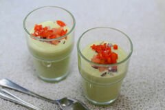 Фото рецепта: Холодный суп с огурцом и авокадо