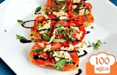 Фото рецепта: Бутерброды с томатами и козьим сыром