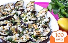 Фото рецепта: Салат из баклажанов с козьим сыром и орешками