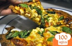 Фото рецепта: Пицца с сыром фета и шпинатом