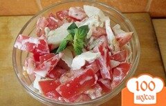 Фото рецепта: Куриный салат с помидорами