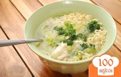 Фото рецепта: Куриный суп с лапшой роллтон