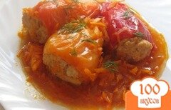 Фото рецепта: Перец фаршированный мясом в морковно-томатном соусе