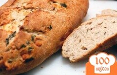 Фото рецепта: Домашний хлеб с орехами, базиликом и козьим сыром