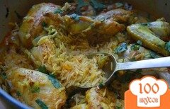 Фото рецепта: Курица с рисом в духовке