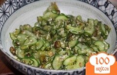 Фото рецепта: Салат из огурцов с чесноком