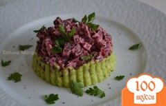 Фото рецепта: Салат из авокадо со свеклой