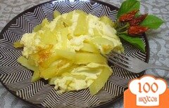 Фото рецепта: Картофель с яично-сметанной заливкой в мультиварке