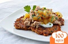 Фото рецепта: Куриные грудки с картофельными оладьями и чатни
