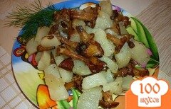 Фото рецепта: Лисички, жареные с картошкой в мультиварке